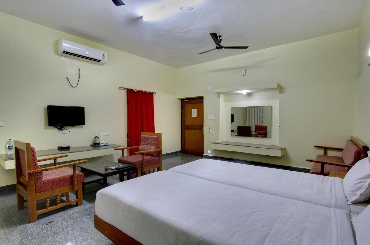 Kanthi Resorts Badami Bāgalkot 외부 사진