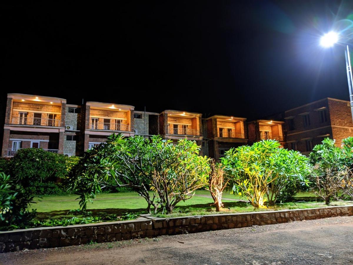 Kanthi Resorts Badami Bāgalkot 외부 사진